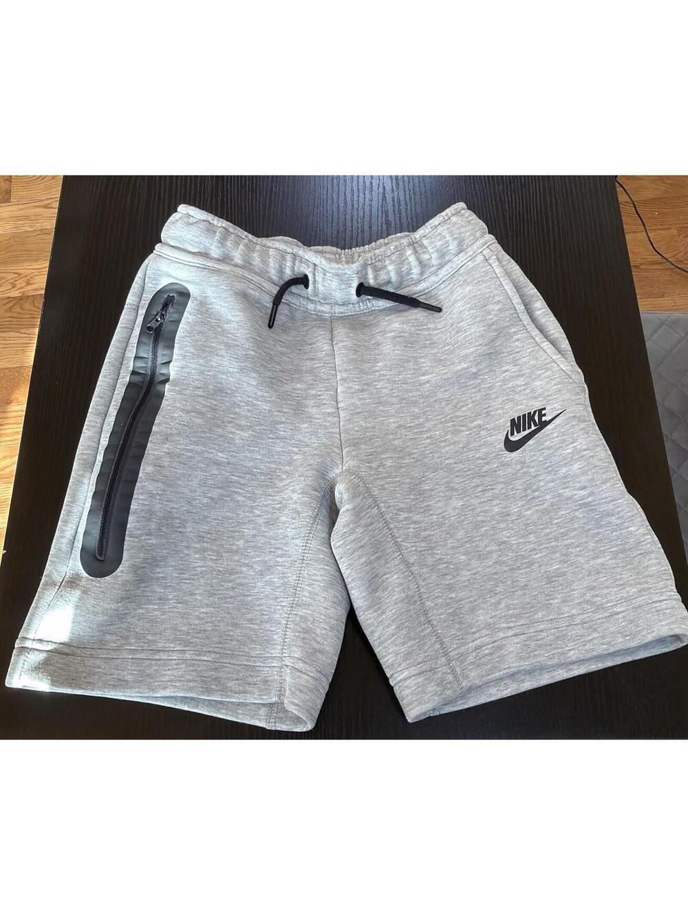 Kids Size Small Nike Sportswear NSW Tech Fleece Sweat Shorts Grey Gray , M18